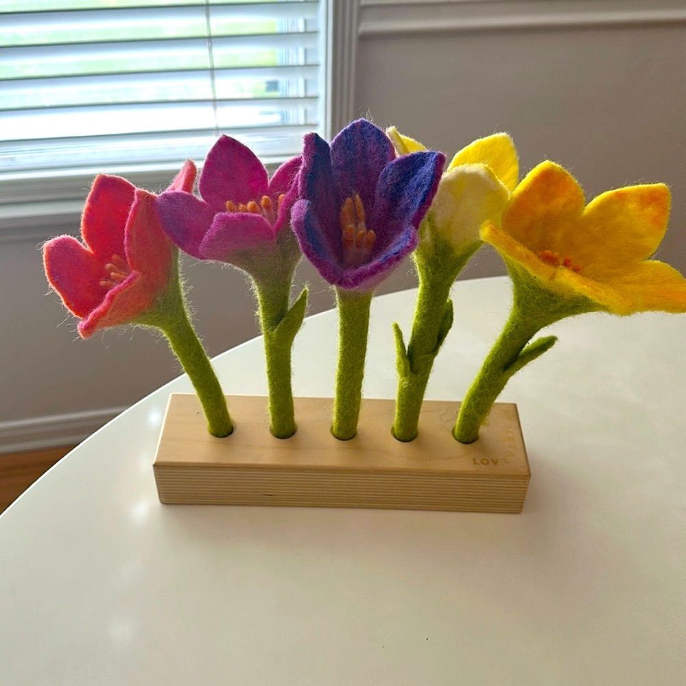 Lovevery Felt Flowers The Helper Kit